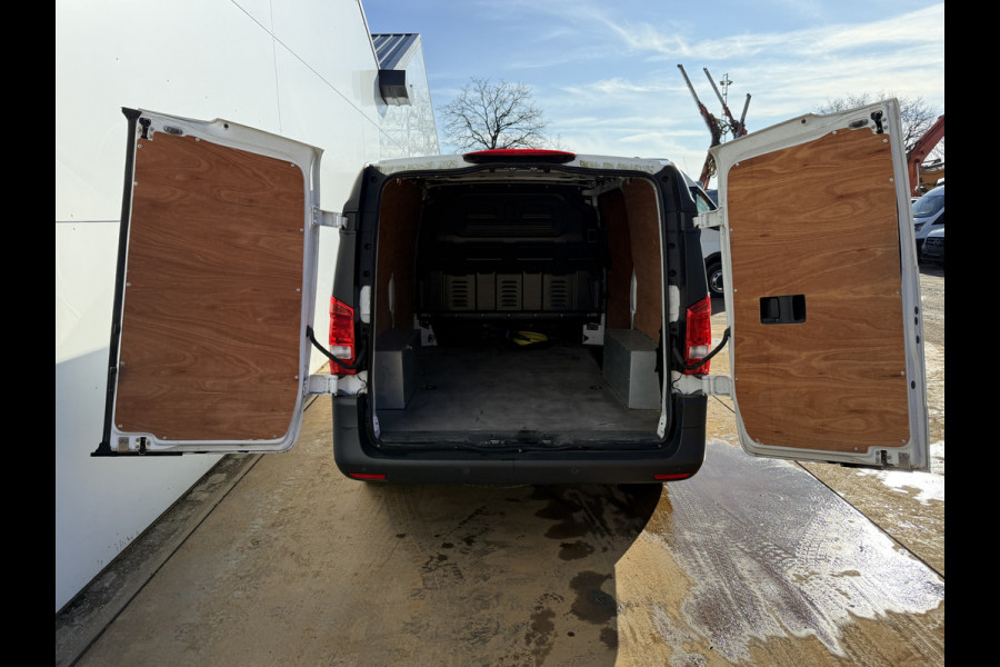 Mercedes-Benz eVito 112 66kWh 280km WLTP 96% (SOH) 80KW Snelladen Climate Control Cruise Control Stoelverwarming Apple Carplay Parkeersensoren Voor en Achter