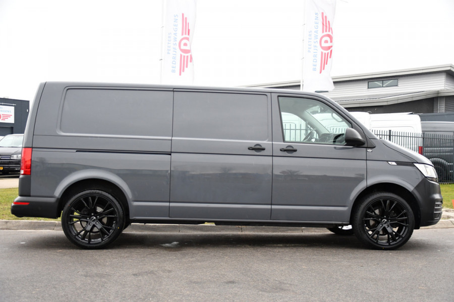 Volkswagen Transporter 2.0 TDI L2H1 30 PB Edition Adaptieve Cruise, Carplay, 150pk, Sensoren, Voorruit verwarming, Automaat, Leder, Uniek!