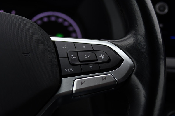 Volkswagen Transporter 2.0 TDI L2H1 30 PB Edition Adaptieve Cruise, Carplay, 150pk, Sensoren, Voorruit verwarming, Automaat, Leder, Uniek!