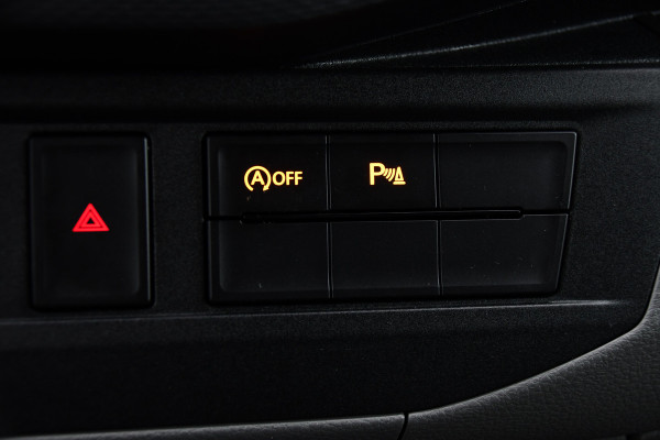 Volkswagen Transporter 2.0 TDI L2H1 30 PB Edition Adaptieve Cruise, Carplay, 150pk, Sensoren, Voorruit verwarming, Automaat, Leder, Uniek!