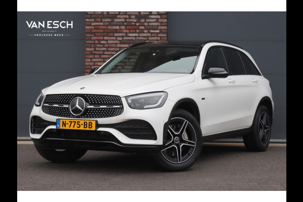 Mercedes-Benz GLC 300e 4MATIC AMG Line | Panoramadak | Trekhaak | Multibeam LED | Stoelverwarming | Camera | Dodehoekassistent | Spoorpakket | Sfeerverlichting | Zitcomfortpakket |
