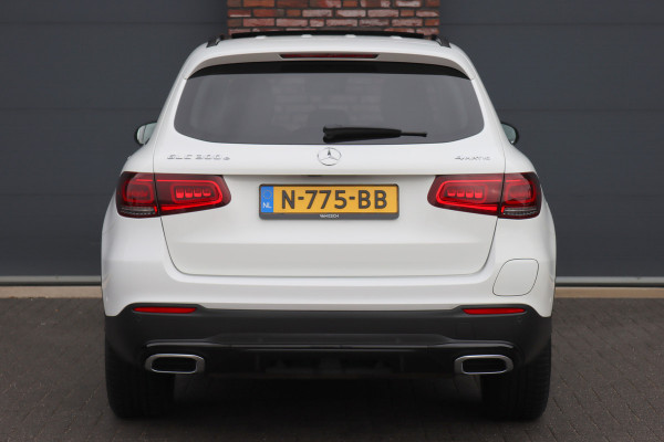 Mercedes-Benz GLC 300e 4MATIC AMG Line | Panoramadak | Trekhaak | Multibeam LED | Stoelverwarming | Camera | Dodehoekassistent | Spoorpakket | Sfeerverlichting | Zitcomfortpakket |