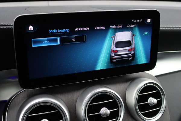 Mercedes-Benz GLC 300e 4MATIC AMG Line | Panoramadak | Trekhaak | Multibeam LED | Stoelverwarming | Camera | Dodehoekassistent | Spoorpakket | Sfeerverlichting | Zitcomfortpakket |