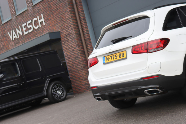 Mercedes-Benz GLC 300e 4MATIC AMG Line | Panoramadak | Trekhaak | Multibeam LED | Stoelverwarming | Camera | Dodehoekassistent | Spoorpakket | Sfeerverlichting | Zitcomfortpakket |