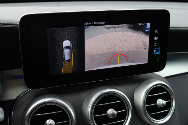 Mercedes-Benz GLC 300e 4MATIC AMG Line | Panoramadak | Trekhaak | Multibeam LED | Stoelverwarming | Camera | Dodehoekassistent | Spoorpakket | Sfeerverlichting | Zitcomfortpakket |