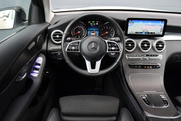 Mercedes-Benz GLC 300e 4MATIC AMG Line | Panoramadak | Trekhaak | Multibeam LED | Stoelverwarming | Camera | Dodehoekassistent | Spoorpakket | Sfeerverlichting | Zitcomfortpakket |