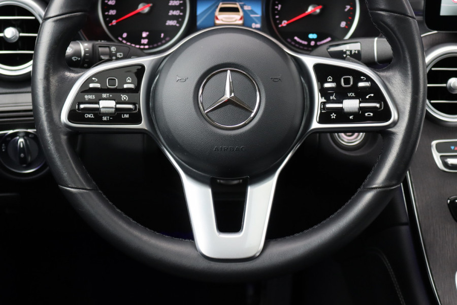 Mercedes-Benz GLC 300e 4MATIC AMG Line | Panoramadak | Trekhaak | Multibeam LED | Stoelverwarming | Camera | Dodehoekassistent | Spoorpakket | Sfeerverlichting | Zitcomfortpakket |