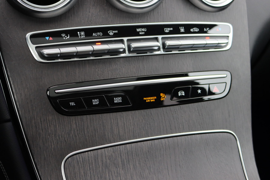 Mercedes-Benz GLC 300e 4MATIC AMG Line | Panoramadak | Trekhaak | Multibeam LED | Stoelverwarming | Camera | Dodehoekassistent | Spoorpakket | Sfeerverlichting | Zitcomfortpakket |