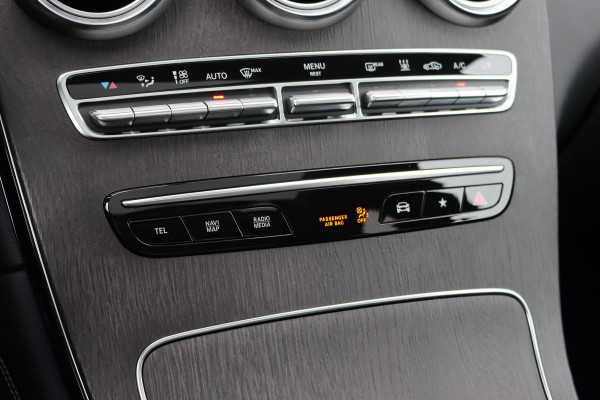 Mercedes-Benz GLC 300e 4MATIC AMG Line | Panoramadak | Trekhaak | Multibeam LED | Stoelverwarming | Camera | Dodehoekassistent | Spoorpakket | Sfeerverlichting | Zitcomfortpakket |