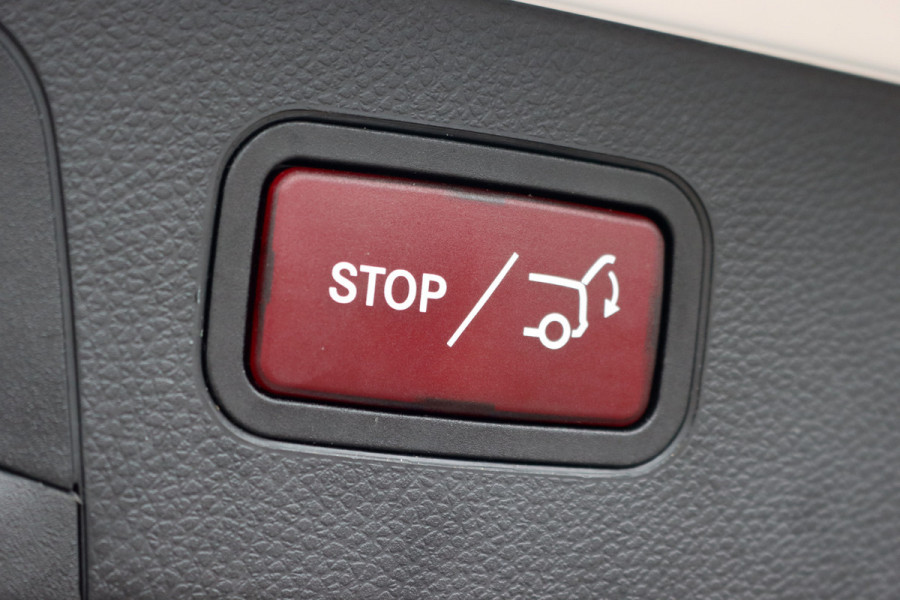 Mercedes-Benz GLC 300e 4MATIC AMG Line | Panoramadak | Trekhaak | Multibeam LED | Stoelverwarming | Camera | Dodehoekassistent | Spoorpakket | Sfeerverlichting | Zitcomfortpakket |