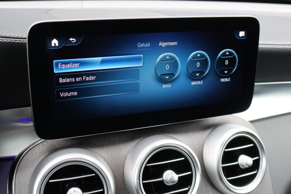 Mercedes-Benz GLC 300e 4MATIC AMG Line | Panoramadak | Trekhaak | Multibeam LED | Stoelverwarming | Camera | Dodehoekassistent | Spoorpakket | Sfeerverlichting | Zitcomfortpakket |