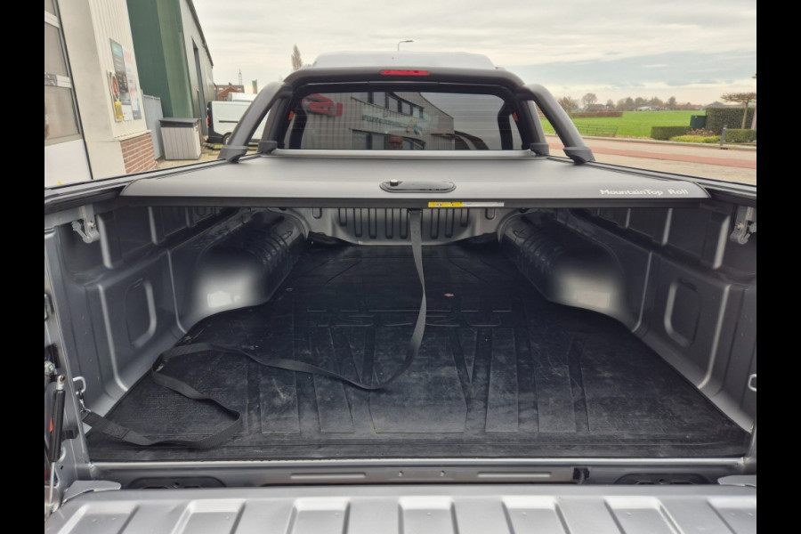 Isuzu D-max V-Cross MY25 Double Cab verlengd 5-persoons BPM vrij trekhaak 3500 Kg trekgewicht