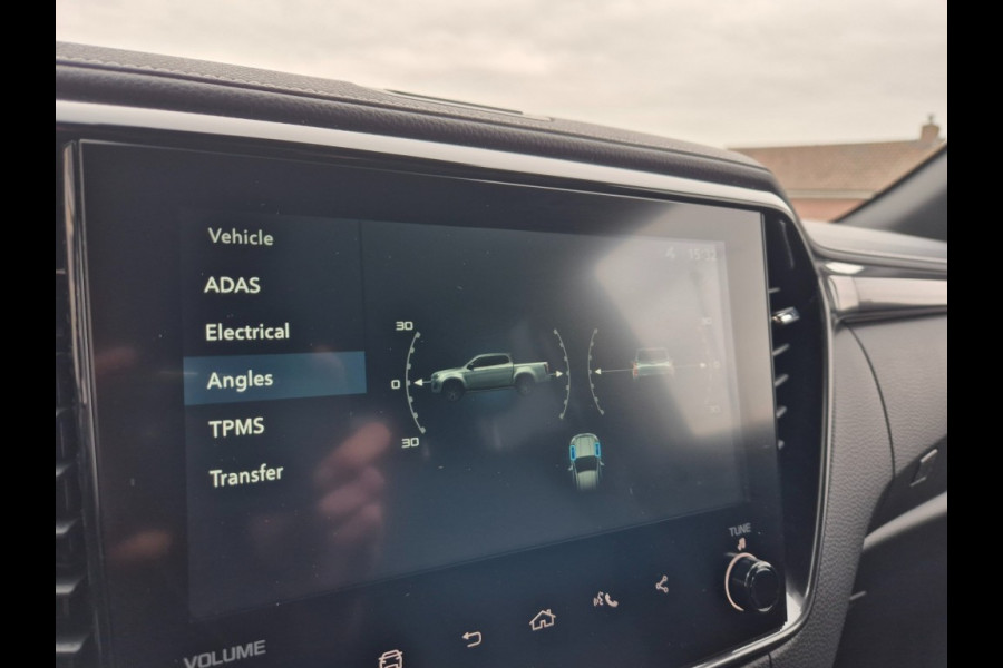 Isuzu D-max V-Cross MY25 Double Cab verlengd 5-persoons BPM vrij trekhaak 3500 Kg trekgewicht