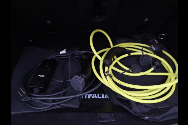 Jeep Compass 4xe 190 Plug-in Electric Limited | Panoramadak | Leder | Trekhaak | Stoelverwarming | 19'' | Carplay | Camera | Adaptive cruise | Navigatie | Full LED | PHEV