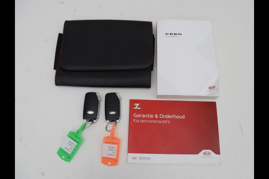 Kia ProCeed 1.5 T-GDI GT-Line | Panoramadak | Stoelverwarming | Trekhaak | Leder/Alcantara | Carplay | Stuurverwarming | Camera | Navigatie | Keyless | Full LED | Parkeerhulp | Cruise control