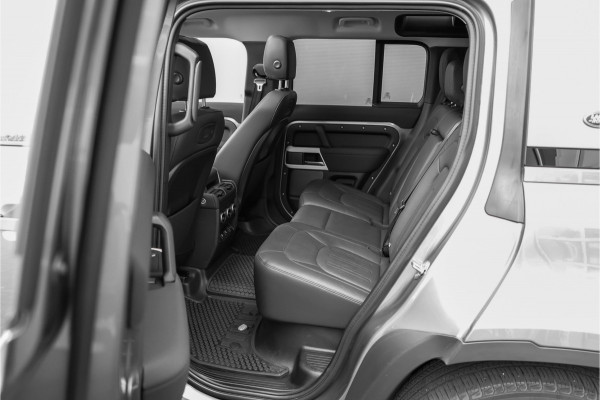 Land Rover Defender 110 2.0 P400e Pano HUD ACC Stuur & Stoelverw
