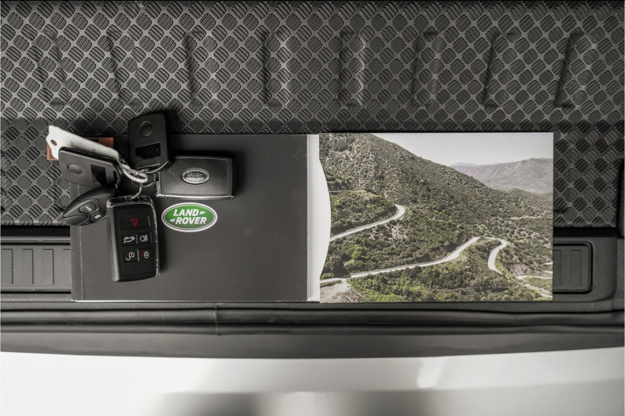 Land Rover Defender 110 2.0 P400e Pano HUD ACC Stuur & Stoelverw