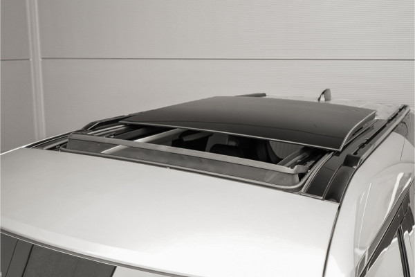 Land Rover Defender 110 2.0 P400e Pano HUD ACC Stuur & Stoelverw