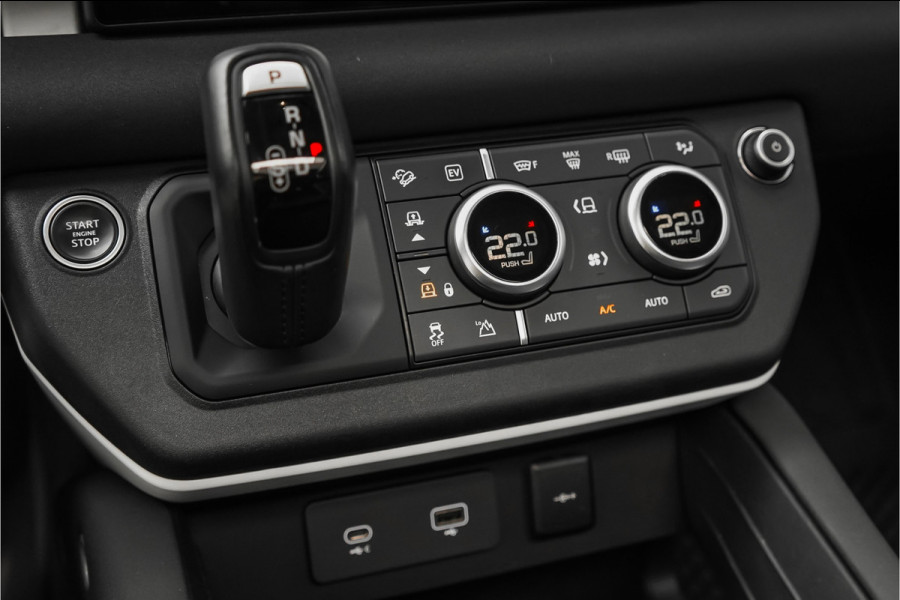 Land Rover Defender 110 2.0 P400e Pano HUD ACC Stuur & Stoelverw