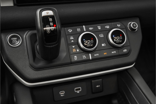 Land Rover Defender 110 2.0 P400e Pano HUD ACC Stuur & Stoelverw