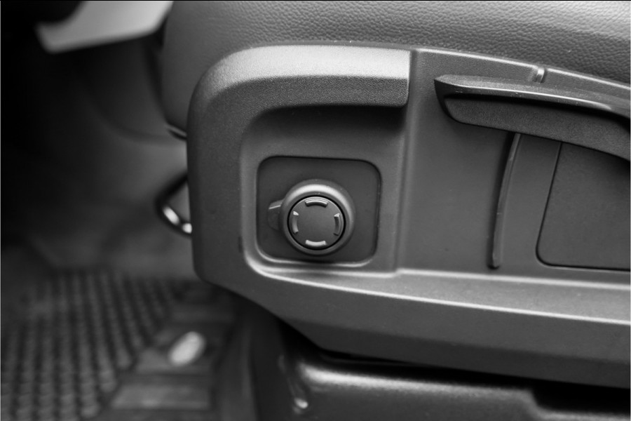 Land Rover Defender 110 2.0 P400e Pano HUD ACC Stuur & Stoelverw