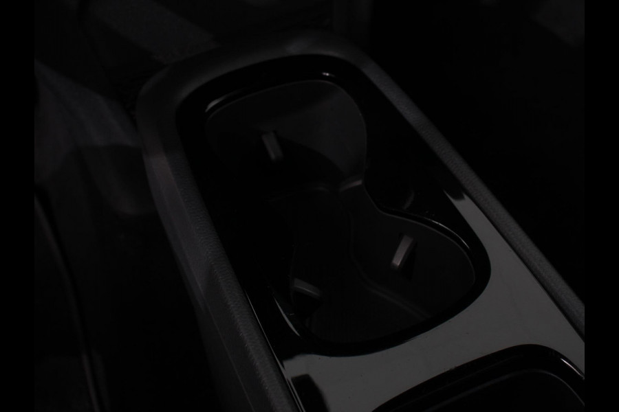 Volkswagen ID.3 First Plus 58 kWh SOH 86 % | Navigatie | Apple Carplay/Android Auto | Camera | Parkeersensoren | Adaptive Cruise Control | Full LED Matrix | Stoel- en stuurverwarming | Lichtmetalen velgen | Climate Control