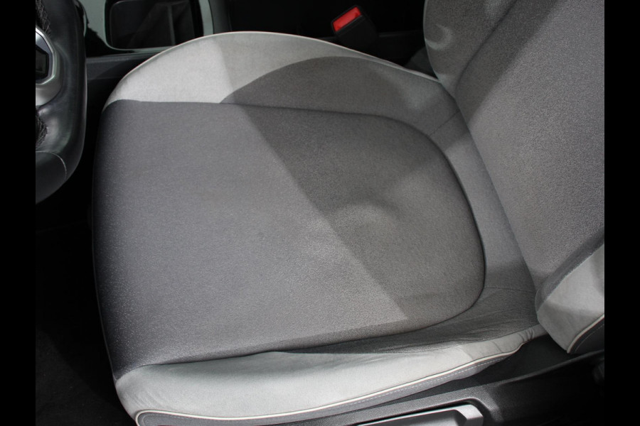 Volkswagen ID.3 First Plus 58 kWh SOH 86 % | Navigatie | Apple Carplay/Android Auto | Camera | Parkeersensoren | Adaptive Cruise Control | Full LED Matrix | Stoel- en stuurverwarming | Lichtmetalen velgen | Climate Control