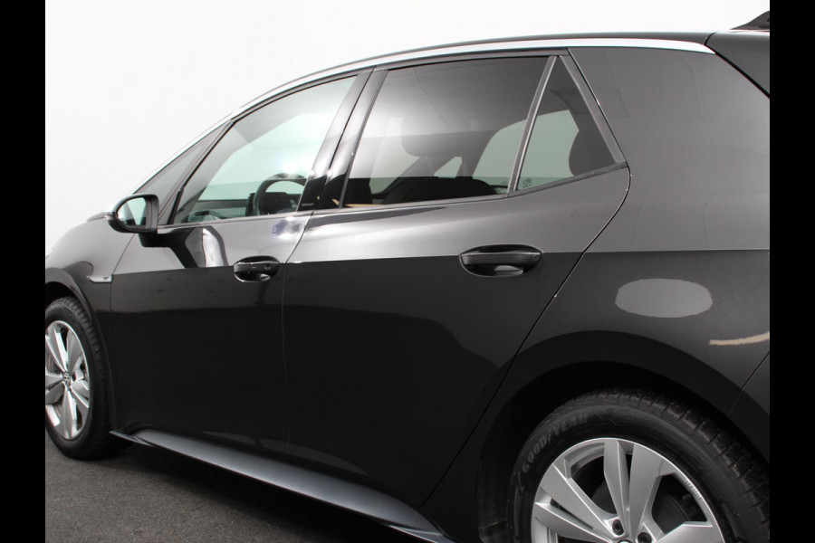 Volkswagen ID.3 First Plus 58 kWh SOH 86 % | Navigatie | Apple Carplay/Android Auto | Camera | Parkeersensoren | Adaptive Cruise Control | Full LED Matrix | Stoel- en stuurverwarming | Lichtmetalen velgen | Climate Control