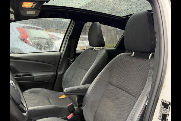 Toyota Yaris 1.5 Hybrid Executive | Stoelverwarming | Panoramadak | Navigatie |