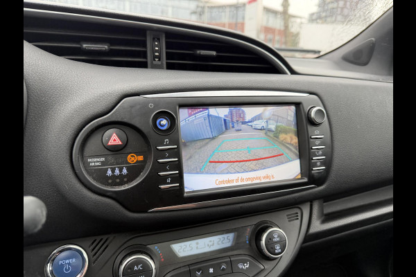 Toyota Yaris 1.5 Hybrid Executive | Stoelverwarming | Panoramadak | Navigatie |