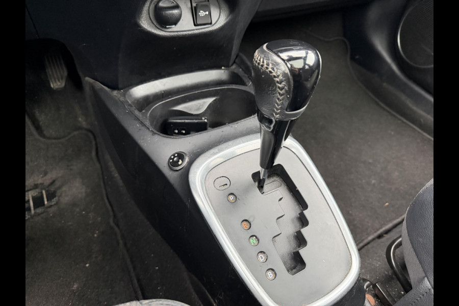 Toyota Yaris 1.5 Hybrid Executive | Stoelverwarming | Panoramadak | Navigatie |