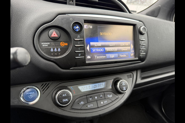 Toyota Yaris 1.5 Hybrid Executive | Stoelverwarming | Panoramadak | Navigatie |