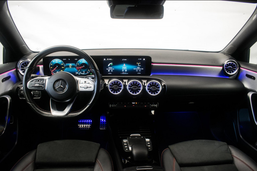 Mercedes-Benz A-Klasse 180 AMG Night Edition Automaat ORG NL [ Sfeerverlichting Elektrische Trekhaak Camera Stoelverwarming ]