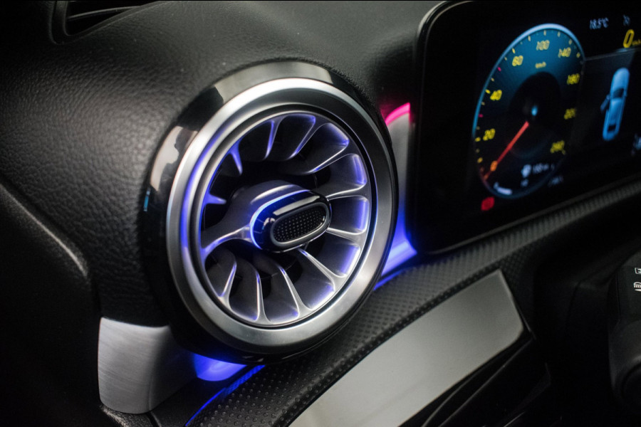 Mercedes-Benz A-Klasse 180 AMG Night Edition Automaat ORG NL [ Sfeerverlichting Elektrische Trekhaak Camera Stoelverwarming ]