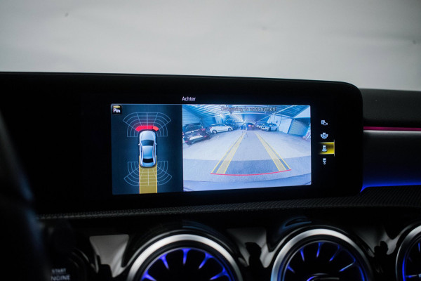 Mercedes-Benz A-Klasse 180 AMG Night Edition Automaat ORG NL [ Sfeerverlichting Elektrische Trekhaak Camera Stoelverwarming ]