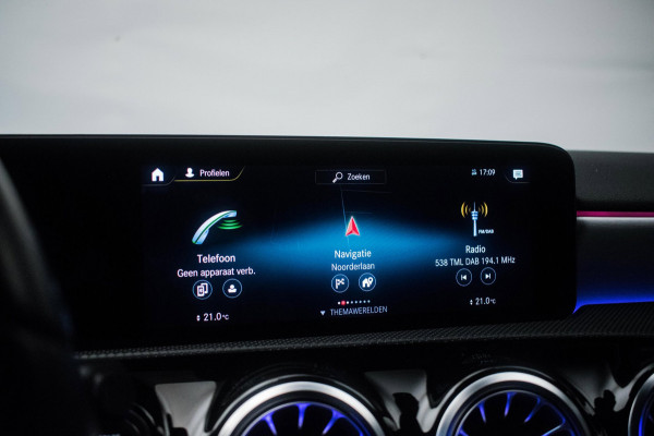 Mercedes-Benz A-Klasse 180 AMG Night Edition Automaat ORG NL [ Sfeerverlichting Elektrische Trekhaak Camera Stoelverwarming ]