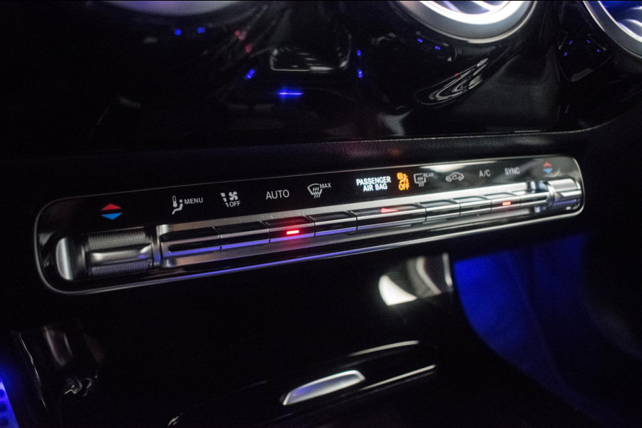 Mercedes-Benz A-Klasse 180 AMG Night Edition Automaat ORG NL [ Sfeerverlichting Elektrische Trekhaak Camera Stoelverwarming ]