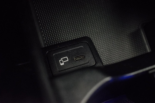 Mercedes-Benz A-Klasse 180 AMG Night Edition Automaat ORG NL [ Sfeerverlichting Elektrische Trekhaak Camera Stoelverwarming ]