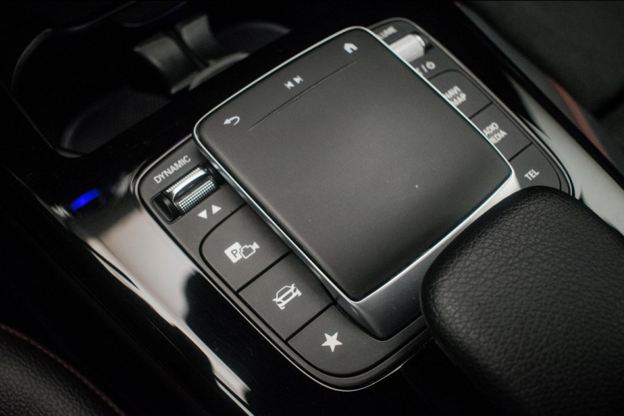 Mercedes-Benz A-Klasse 180 AMG Night Edition Automaat ORG NL [ Sfeerverlichting Elektrische Trekhaak Camera Stoelverwarming ]