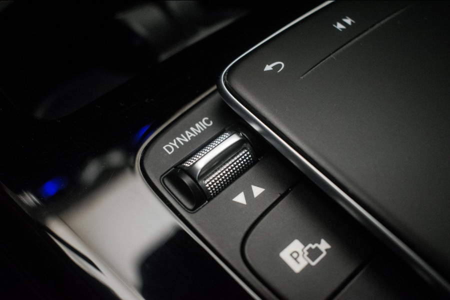 Mercedes-Benz A-Klasse 180 AMG Night Edition Automaat ORG NL [ Sfeerverlichting Elektrische Trekhaak Camera Stoelverwarming ]