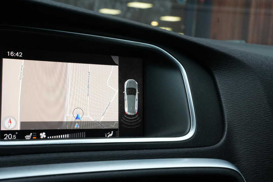 Volvo V40 2.0 T4 Business Sport R Design Stoelverw. Leer/Alcantara Digitale Teller Cruise PDC