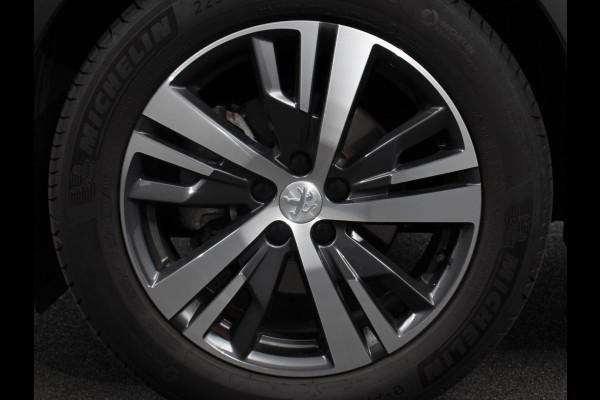 Peugeot 3008 1.2 PureTech Automaat Allure | Climate control | Adaptive cruise control | Camera | Parkeersensoren | Verwarmde voorstoelen | LED | Navigatie | Apple Carplay/ Android Auto