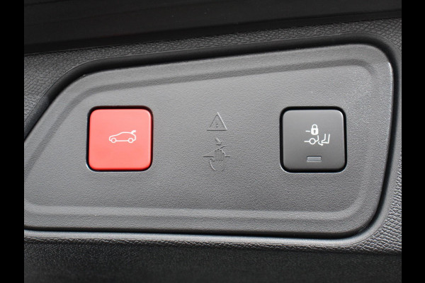 Peugeot 3008 1.2 PureTech Automaat Allure | Climate control | Adaptive cruise control | Camera | Parkeersensoren | Verwarmde voorstoelen | LED | Navigatie | Apple Carplay/ Android Auto