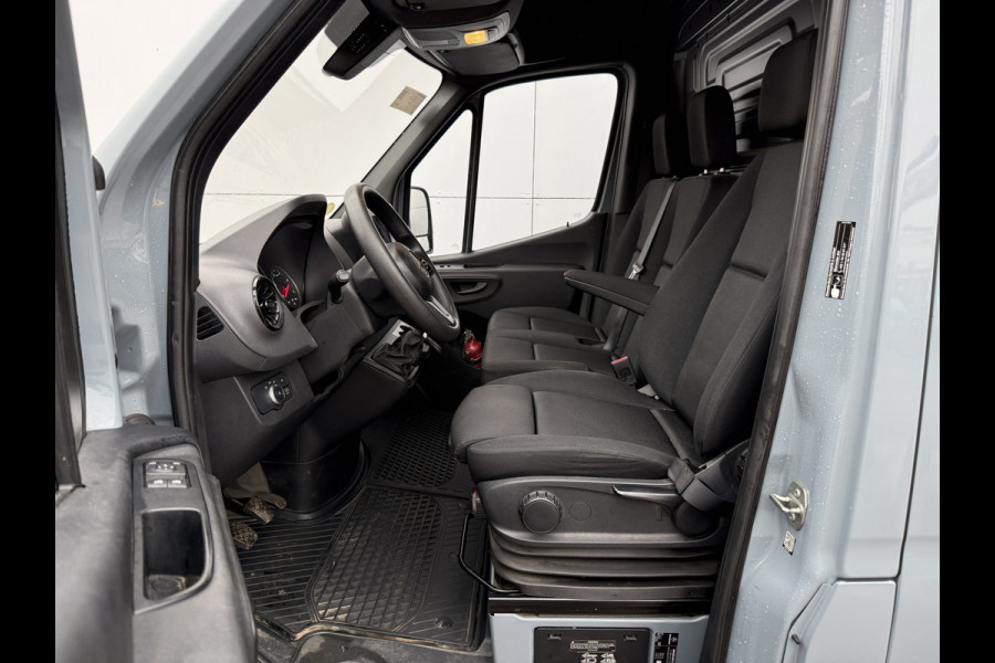 Mercedes-Benz Sprinter 215 1.9 CDI L2H2 LED MBUX Climate Control Cruise Control Camera Carplay Lucht geveerde stoel