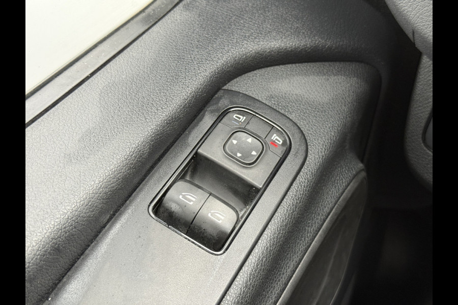 Mercedes-Benz Sprinter 215 1.9 CDI L2H2 LED MBUX Climate Control Cruise Control Camera Carplay Lucht geveerde stoel