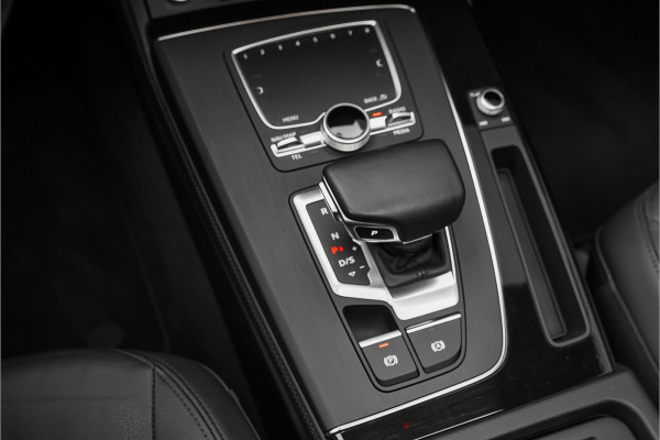Audi Q5 50 TFSI e Quattro S Edition Pano Luchtvering Camera Trekhaak 22"