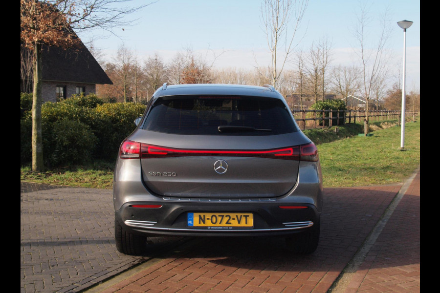 Mercedes-Benz EQA 250 Business Solution Luxury 67 kWh | SOH 98% | Camera | Sfeerverlichting | NL-Auto |