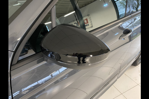 Volkswagen Tiguan 1.4 TSI eHybrid R-Line Business+Black style Panoramadak / Trekhaak /Carplay/ Leer/ Headup