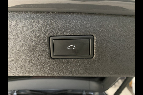 Volkswagen Tiguan 1.4 TSI eHybrid R-Line Business+Black style Panoramadak / Trekhaak /Carplay/ Leer/ Headup
