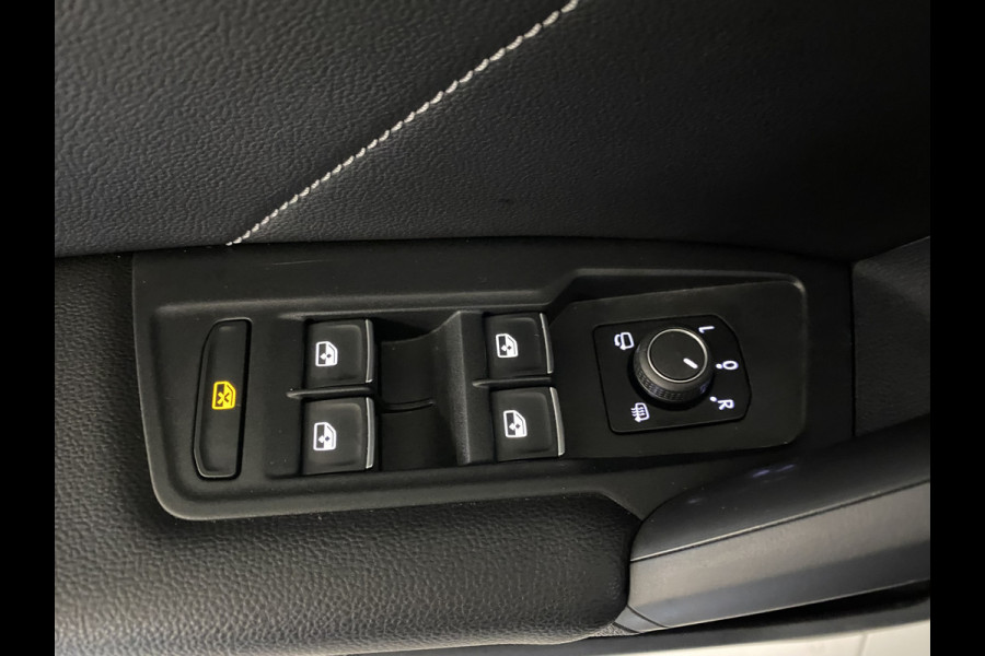 Volkswagen Tiguan 1.4 TSI eHybrid R-Line Business+Black style Panoramadak / Trekhaak /Carplay/ Leer/ Headup
